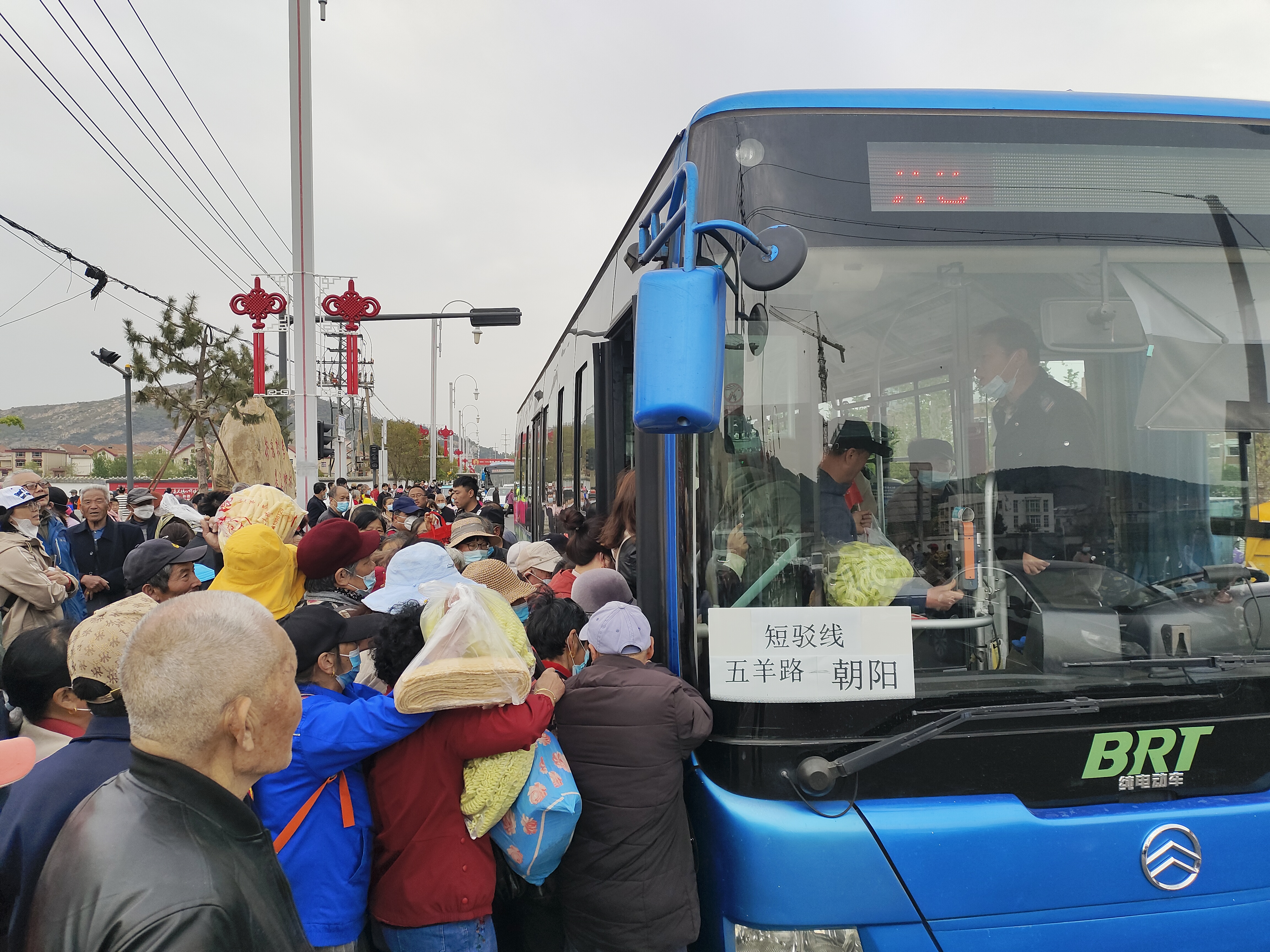 快速公交事業(yè)部全力做好廟會期間運輸保障工作