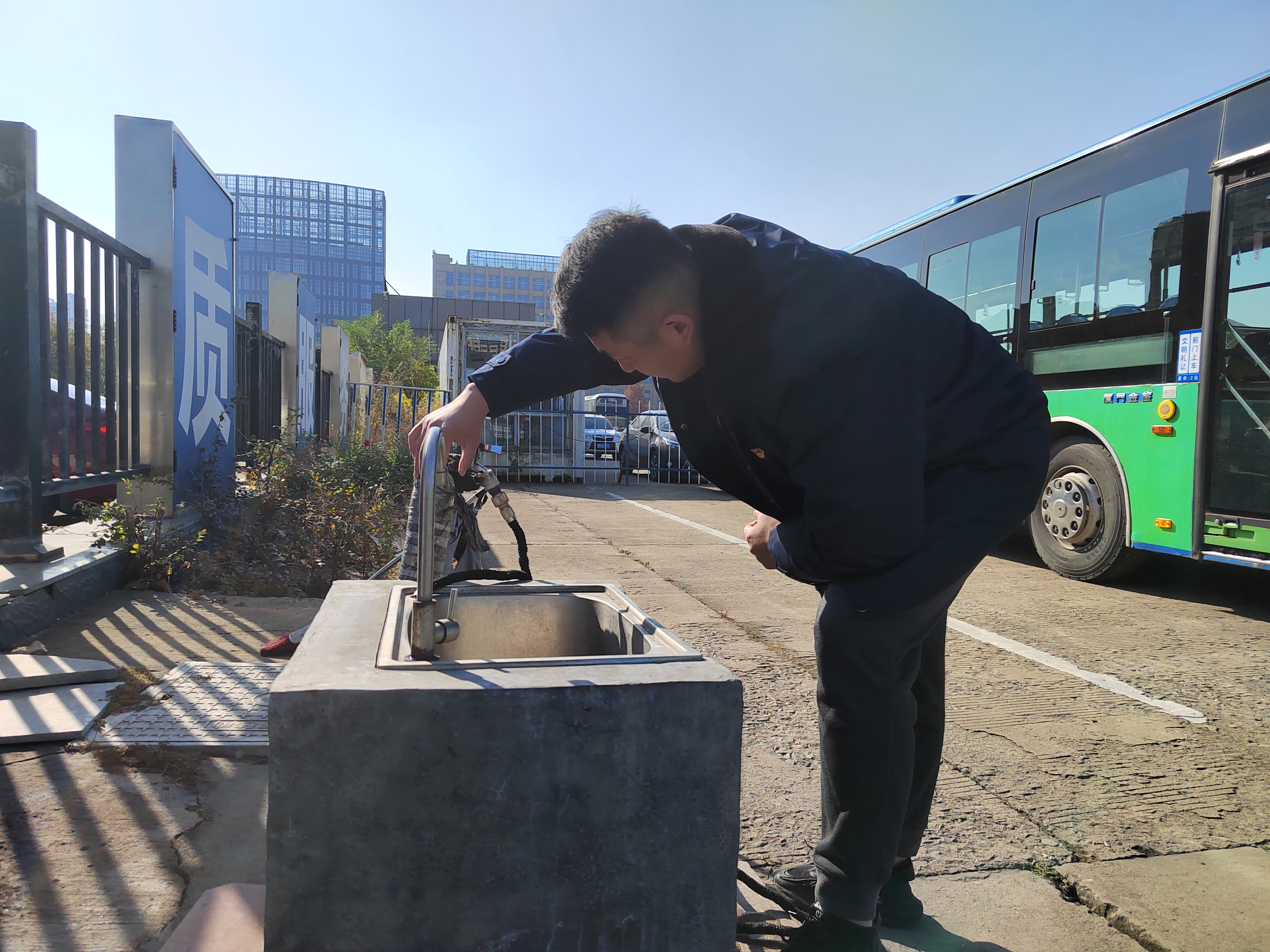 公交集團公交事業(yè)二部開展冬季防寒防凍水電設(shè)施專項檢查