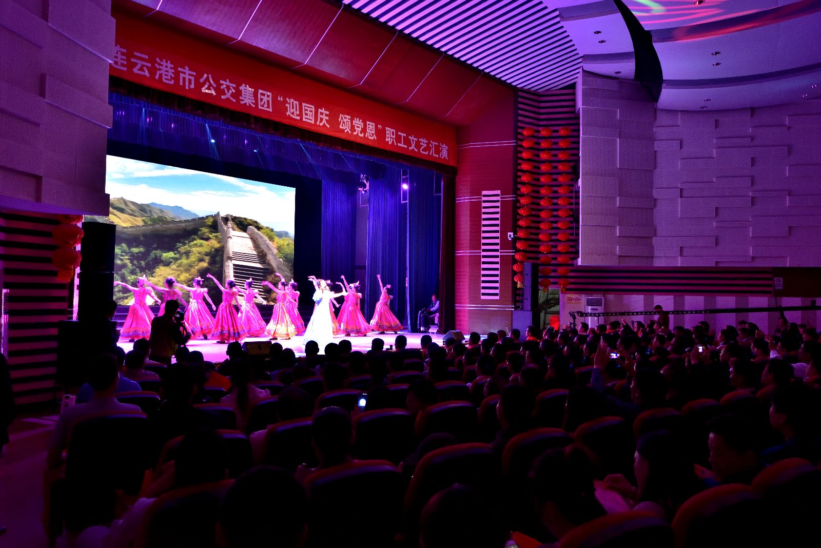 公交集團“迎國慶、頌黨恩”職工文藝匯演取得圓滿成功