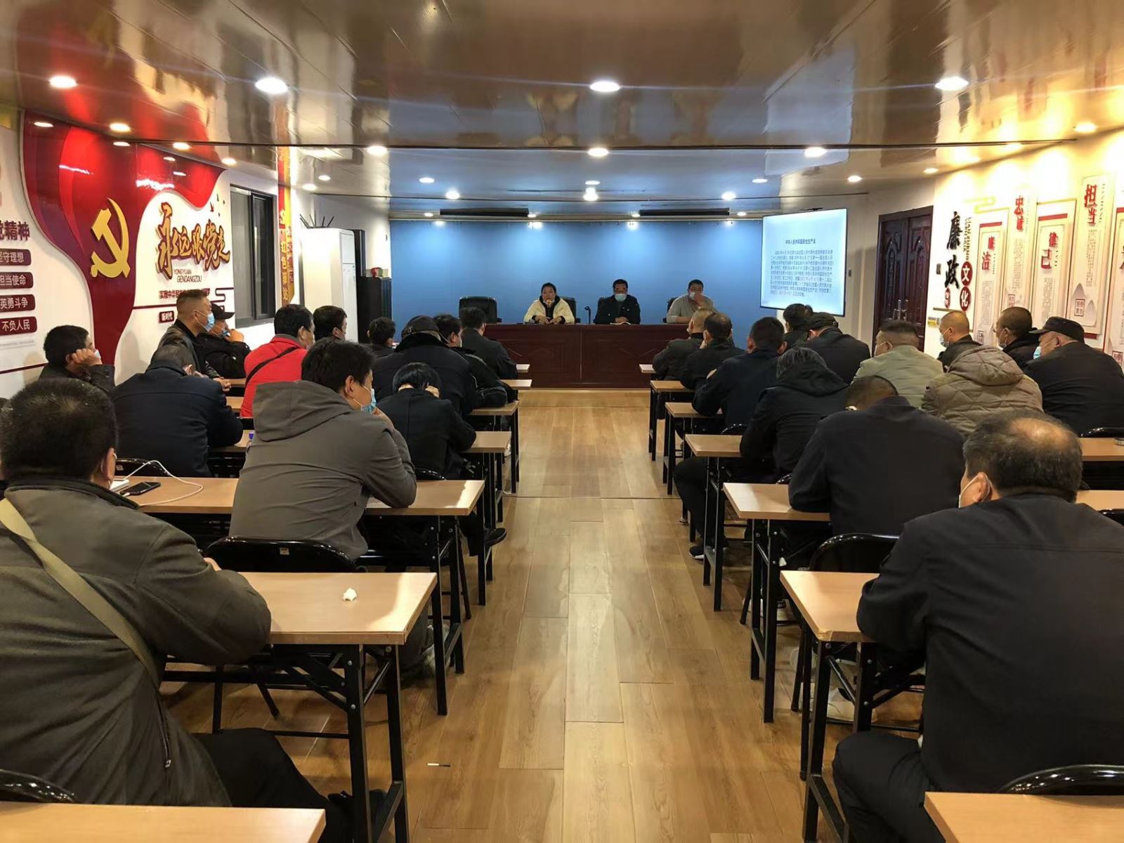 安全常抓常在——公交集團公交事業(yè)一部組織召開安全教育培訓(xùn)會