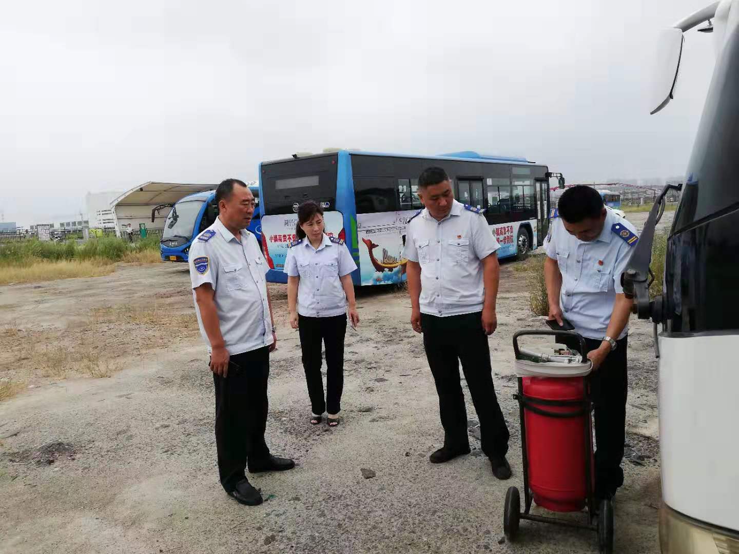 公交集團(tuán)經(jīng)營(yíng)發(fā)展事業(yè)部開(kāi)展節(jié)前車(chē)輛安全專(zhuān)項(xiàng)檢查